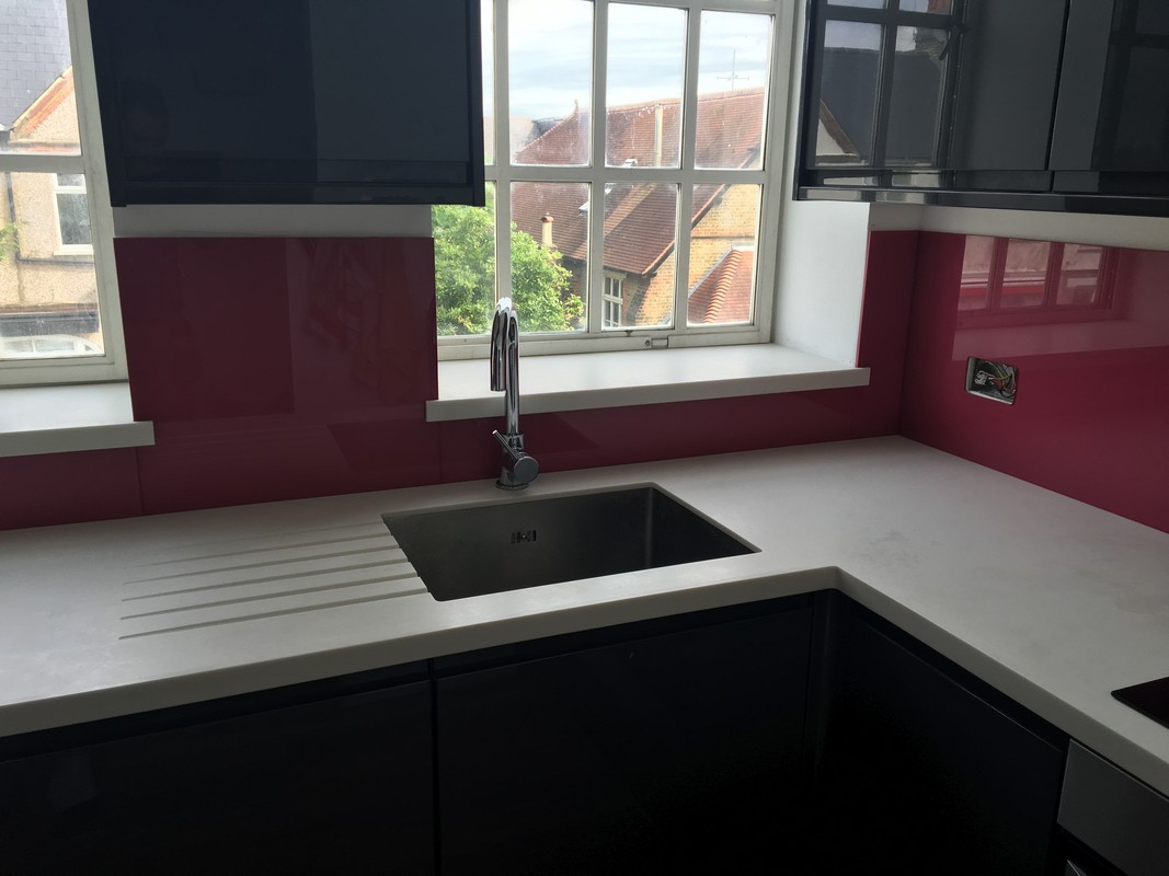 Deep plum coloured glass splashback in modern Roehampton kitchen